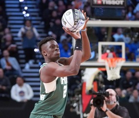 包含密尔沃基雄鹿发布备战花絮；今晚更衣室发声；法国杯任务艰巨；轮换策略成焦点的词条-APP下载